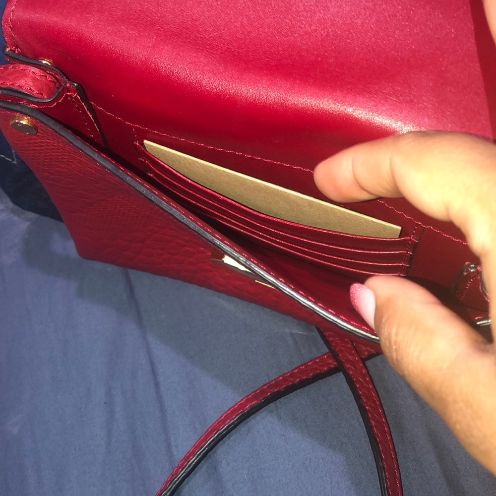 Authentic Burberry Pebble Crossbody - Picture 4 of 4